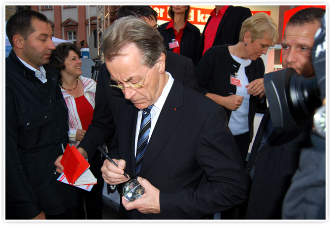 Franz Müntefering nimmt nach 32 Jahren Abschied aus dem Bundestag.