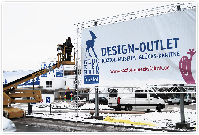 Aufstellung des Werbebanners