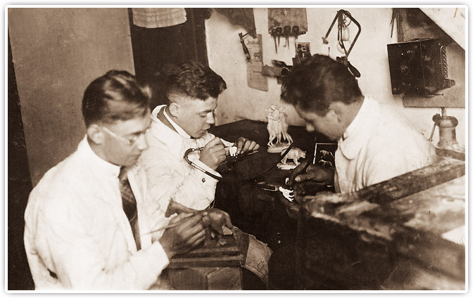 Die erste Werkstatt 1928.