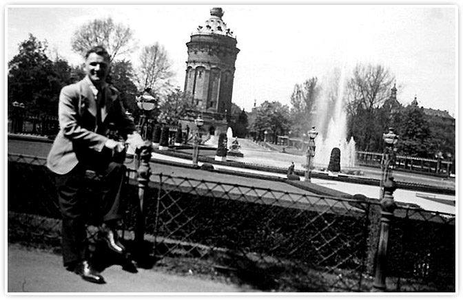 Bernhard Koziol am Wasserturm in Mannheim.