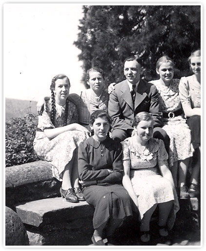 Betriebsausflug 1941 nach Zwingenberg zur Wolfsschlucht.