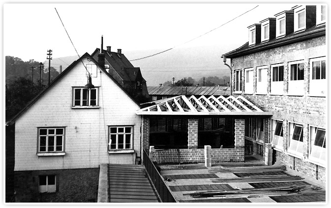 Bauarbeiten bei der Firma Bernhard Koziol am 14. Oktober 1955.