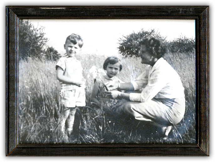 Gertrud Koziol mit Sohn Stephan und Tochter Rita