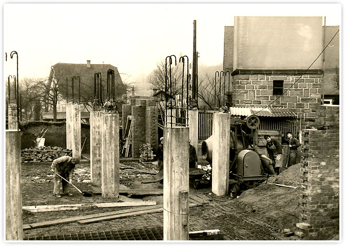 Bauarbeiten am Werk Michelstadt am 21. Dezember 1956.