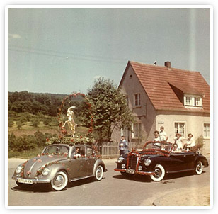 Autokorso im Pfingsten 1957.