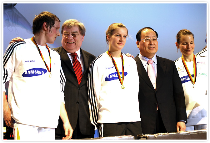 Siegerehrung bei den Deutschen Meisterschaften 2010. In der Mitte Carolin Golubytskyi, rechts Anja Schache.