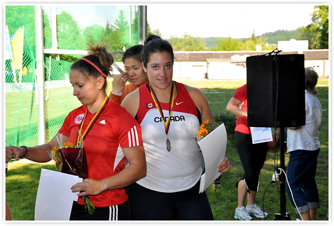 Kathrin Klaas und Sultana Frizell (Canada) nach der Siegerehrung.