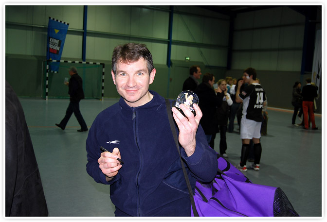 Steffen Erlewein signierte die Schneekugel am 19.02.2010 in Mannheim.