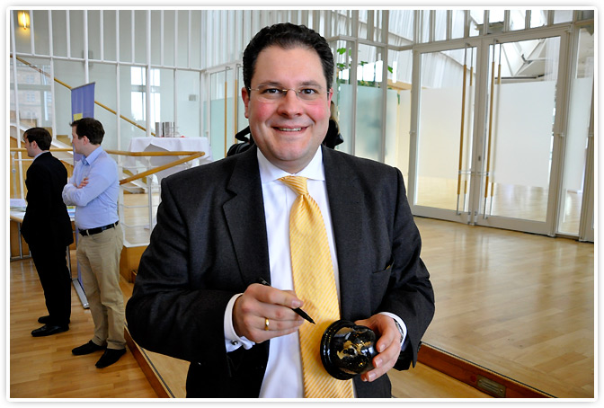 Patrick Döring signierte die Traumkugel am 14.01.2012 in Aschaffenburg.