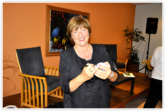 Ulla Schmidt signierte die Schneekugel am 19.06.2012 in Rossdorf.